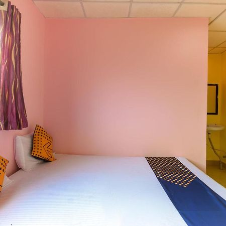 สปอต ออน 65135 โฮเต็ล สุวรรณา สมรัต ลอดจ์ Hotel Khamshet ภายนอก รูปภาพ