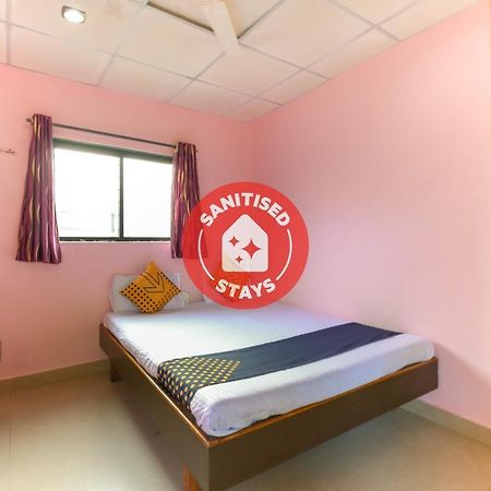 สปอต ออน 65135 โฮเต็ล สุวรรณา สมรัต ลอดจ์ Hotel Khamshet ภายนอก รูปภาพ