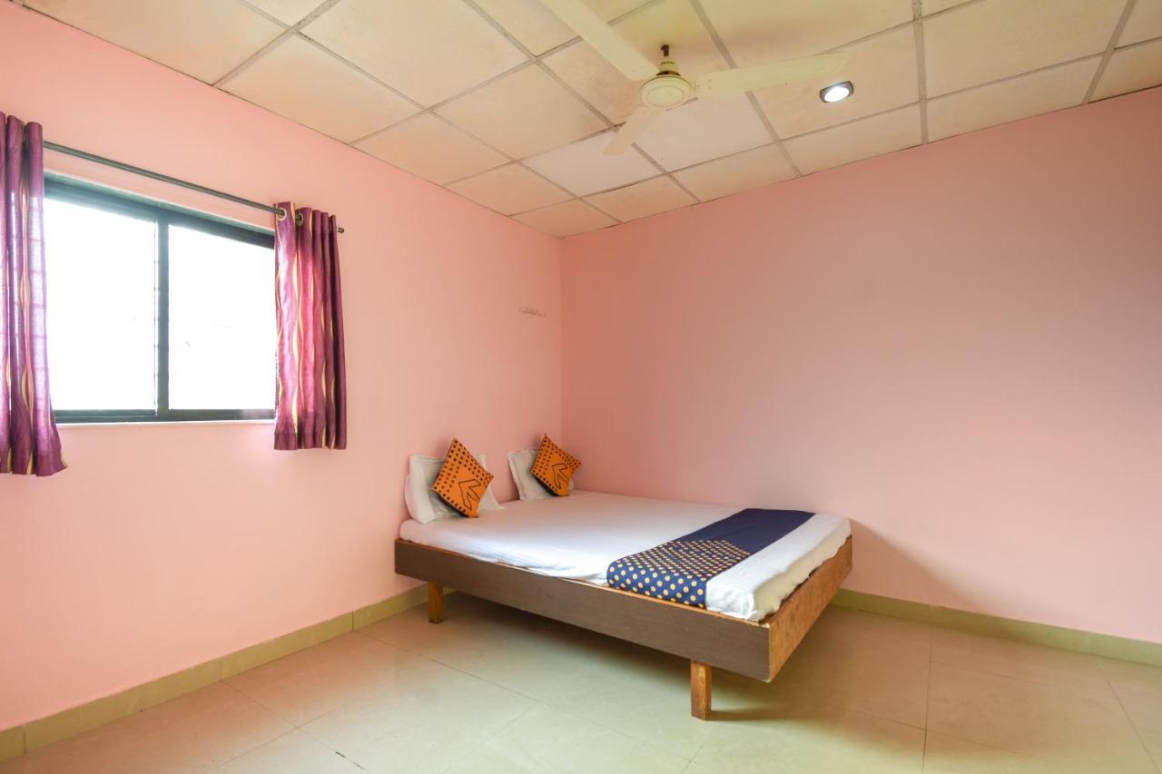 สปอต ออน 65135 โฮเต็ล สุวรรณา สมรัต ลอดจ์ Hotel Khamshet ภายนอก รูปภาพ