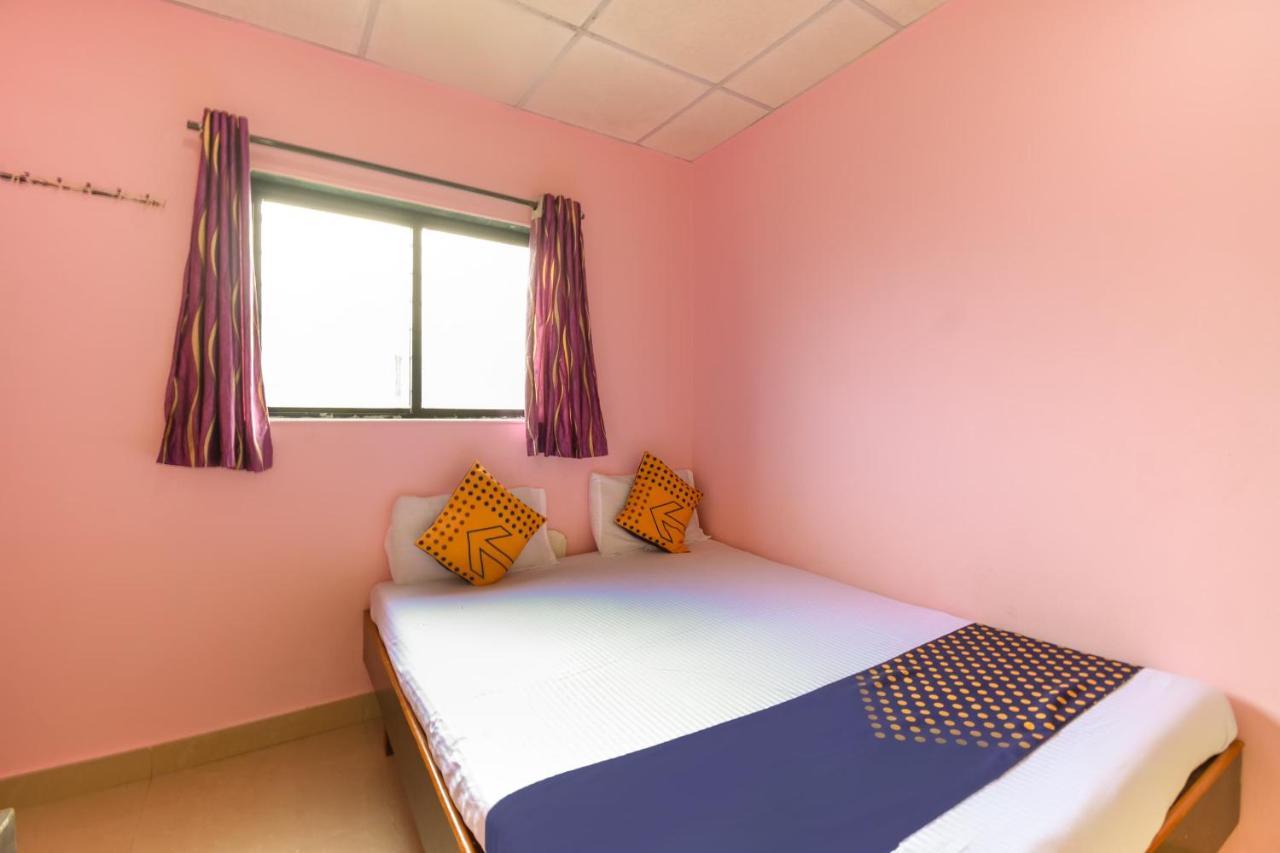 สปอต ออน 65135 โฮเต็ล สุวรรณา สมรัต ลอดจ์ Hotel Khamshet ภายนอก รูปภาพ
