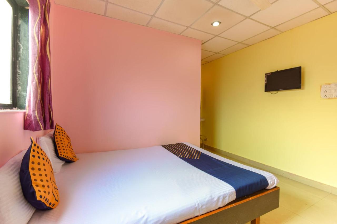 สปอต ออน 65135 โฮเต็ล สุวรรณา สมรัต ลอดจ์ Hotel Khamshet ภายนอก รูปภาพ