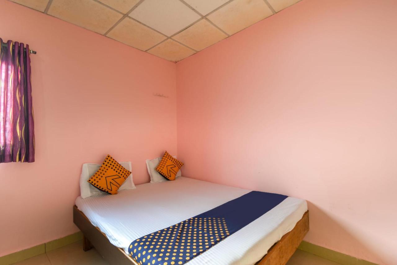 สปอต ออน 65135 โฮเต็ล สุวรรณา สมรัต ลอดจ์ Hotel Khamshet ภายนอก รูปภาพ