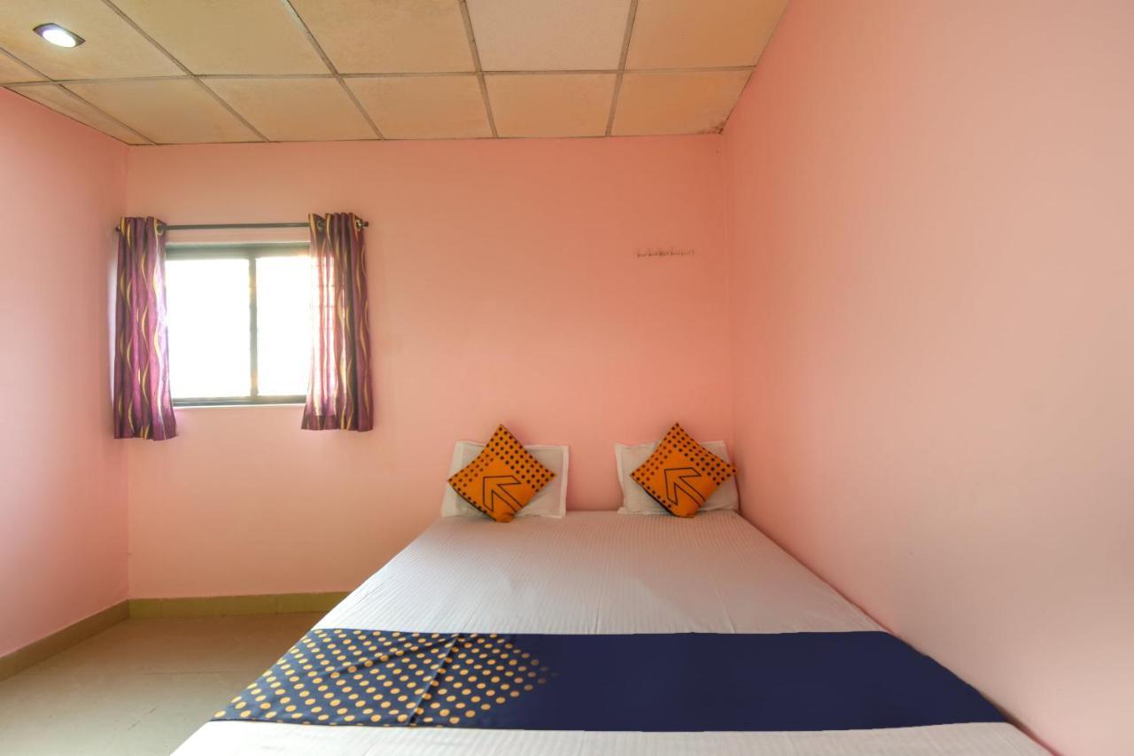 สปอต ออน 65135 โฮเต็ล สุวรรณา สมรัต ลอดจ์ Hotel Khamshet ภายนอก รูปภาพ