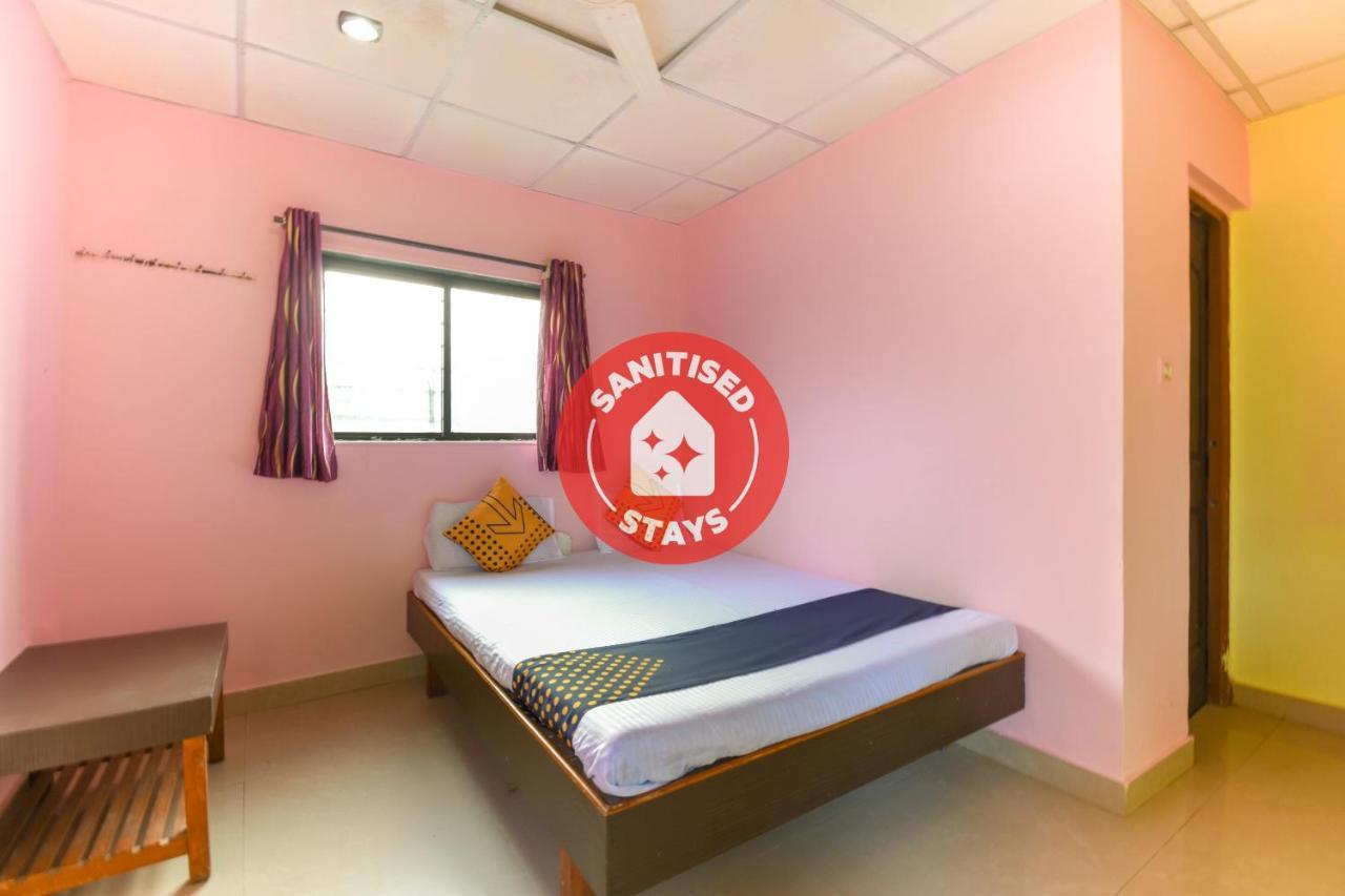 สปอต ออน 65135 โฮเต็ล สุวรรณา สมรัต ลอดจ์ Hotel Khamshet ภายนอก รูปภาพ