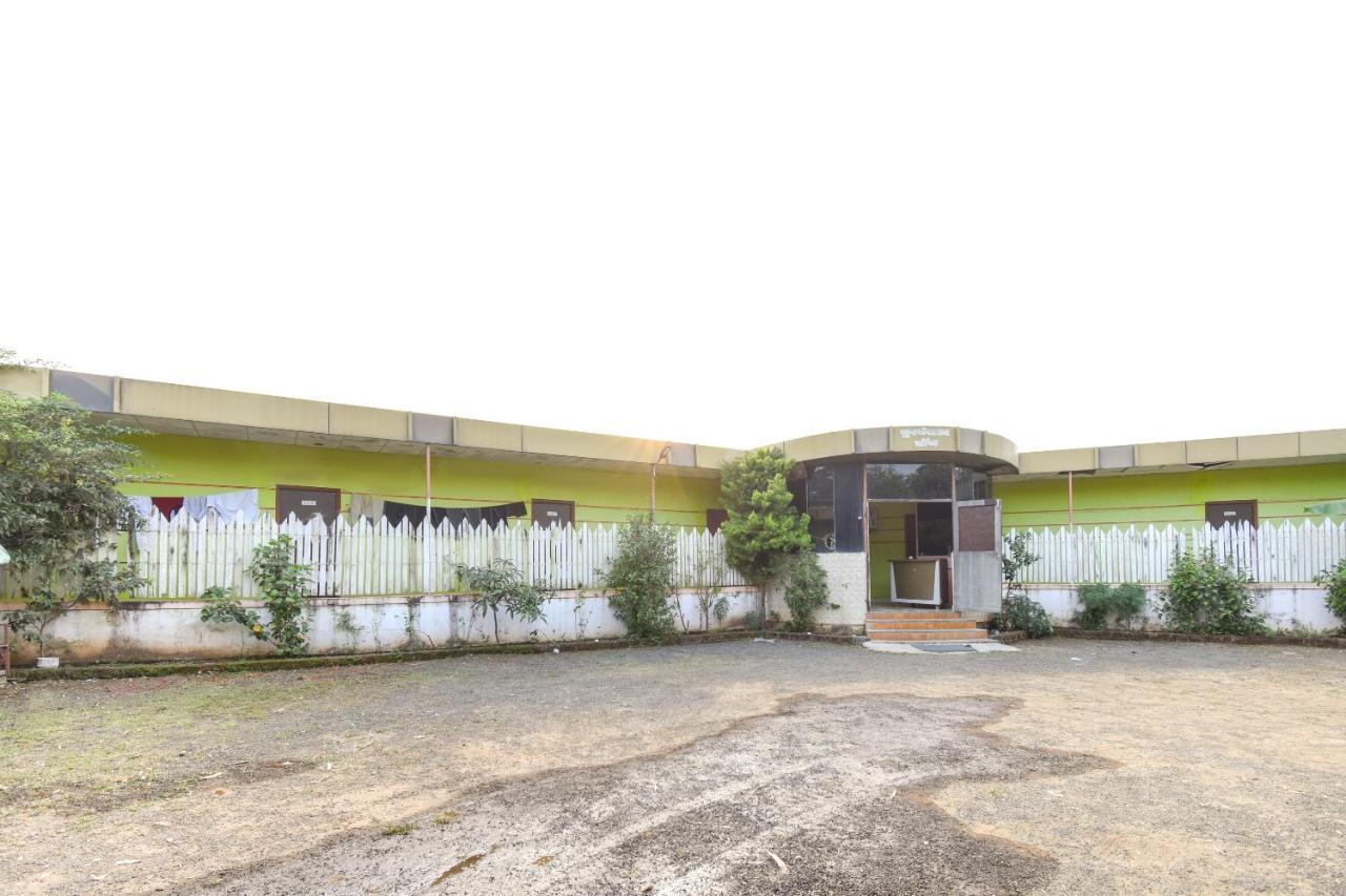 สปอต ออน 65135 โฮเต็ล สุวรรณา สมรัต ลอดจ์ Hotel Khamshet ภายนอก รูปภาพ