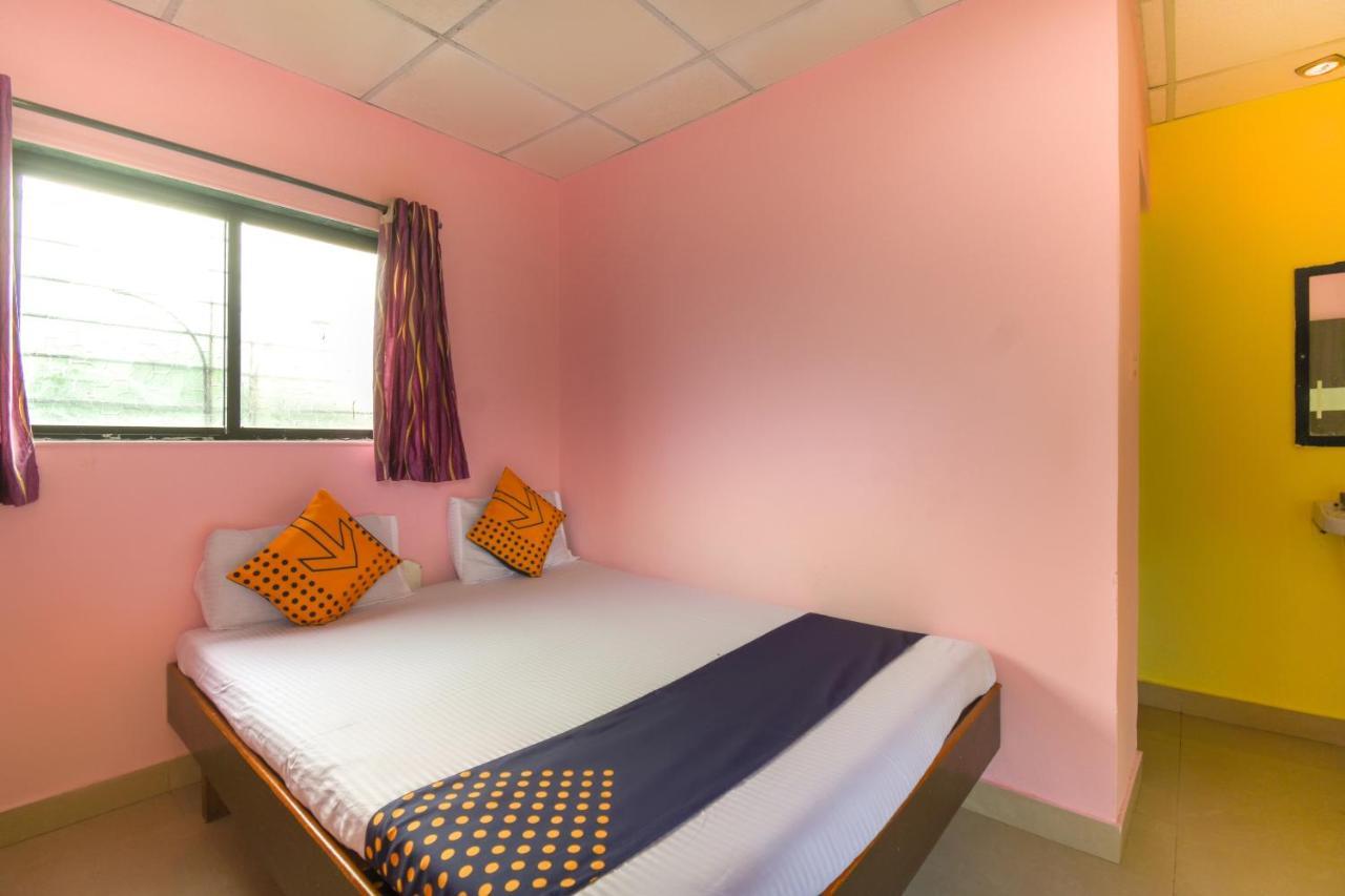 สปอต ออน 65135 โฮเต็ล สุวรรณา สมรัต ลอดจ์ Hotel Khamshet ภายนอก รูปภาพ